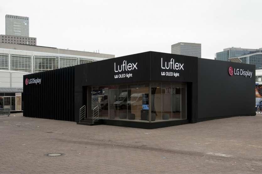 LG Display pr�sente les produits d'�clairage OLED Luflex lors du Light+Building 2018 � Francfort, en Allemagne