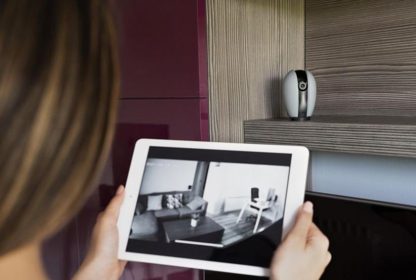 S�curit� domestique : pourquoi opter pour une cam�ra int�rieure connect�e ?